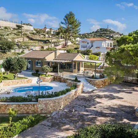 Mariliza Villa *