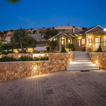 Mariliza Villa